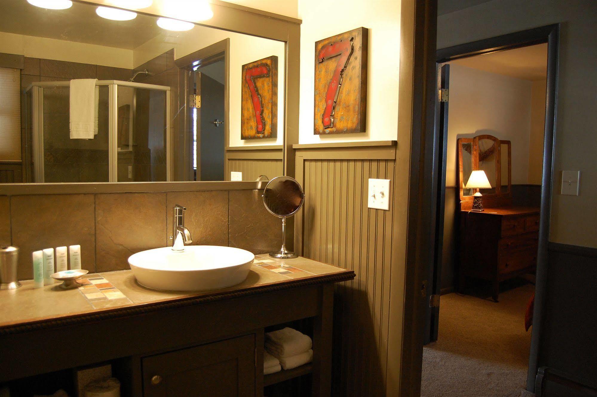 Highland Haven Creekside Inn Evergreen Kültér fotó