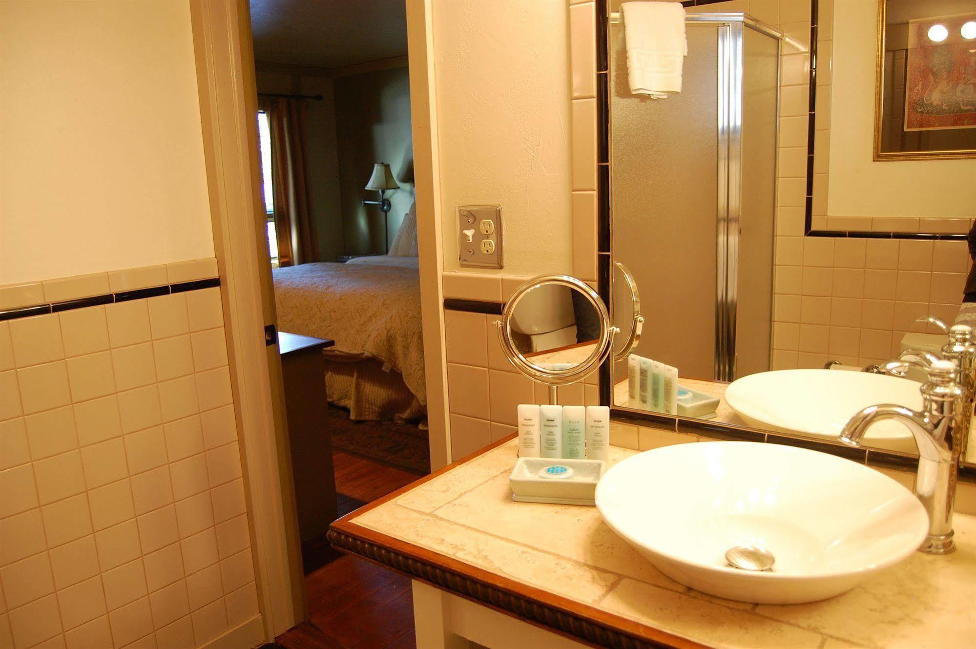 Highland Haven Creekside Inn Evergreen Kültér fotó